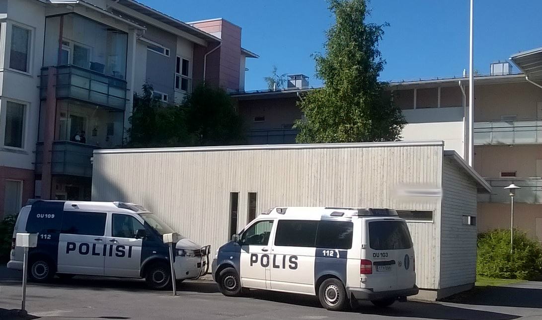 Poliisoperaatio Rajakylässä.