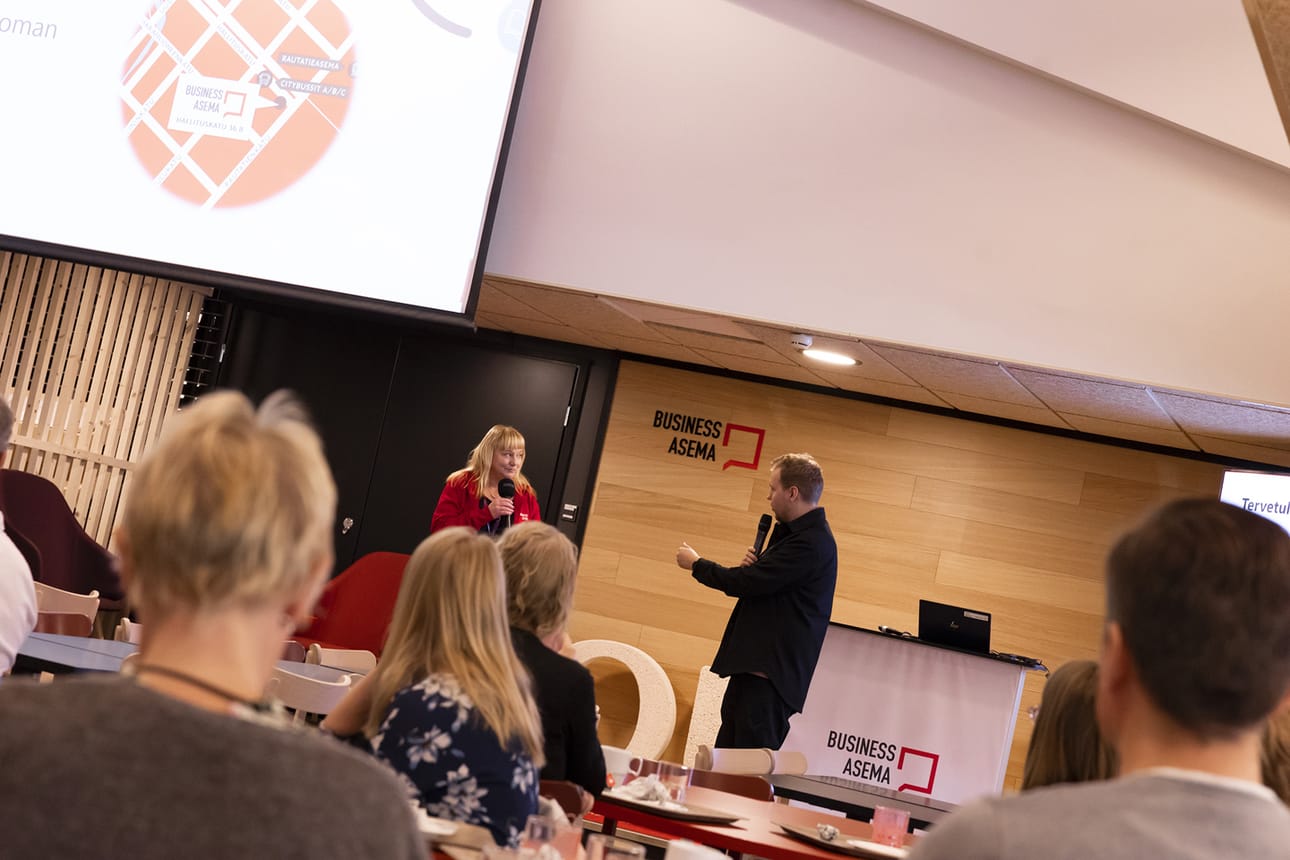 Tiina ja Eemeli Työn Taitajien Kiertotalouteen keskittyvässä opinto-ohjaajien tapahtumassa elokuussa 2022.