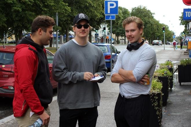 Atakan Ak, Elias Kokko ja Erno Hänninen pitävät pelaamista sosiaalisena ajanvietteenä. Kuvat: Alberto Politi
