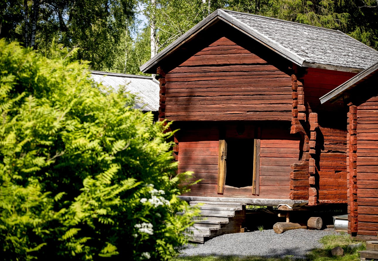 Yksi Turkansaaren ulkomuseon aitoista muuttuu juhannukseksi taikojen tyyssijaksi.