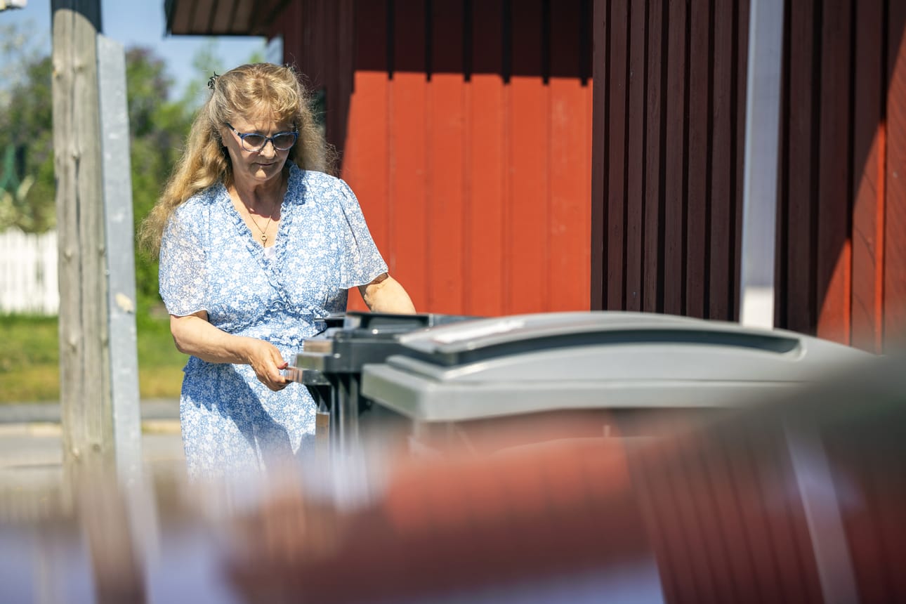 Lea Heikkilä kehottaa Vaasan seudun asukkaita kilpailuttamaan jätekuljetuksen. Se voi säästää satoja euroja vuosittain.