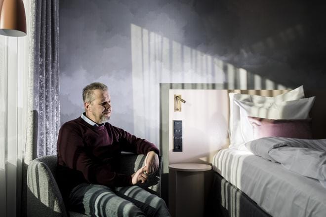 Hotellin läheisyydessä pitää olla Jan Anrén mielestä erilaista tekemistä, kuten kuntosali tai elokuvateatteri. "Jos hotelli on keskellä ei mitään, illalla tulee helposti tehtyä töitä", hän sanoo. KUVA: Silja Viitala