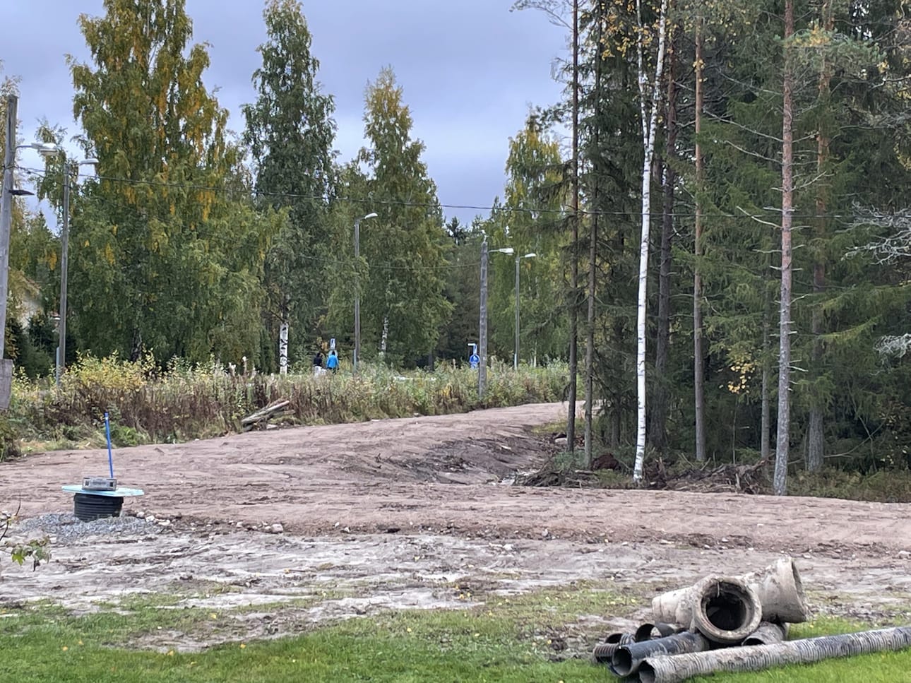 Metsolan pururadan viereen on kaivettu myös kaukolämpöputki syksyn aikana.