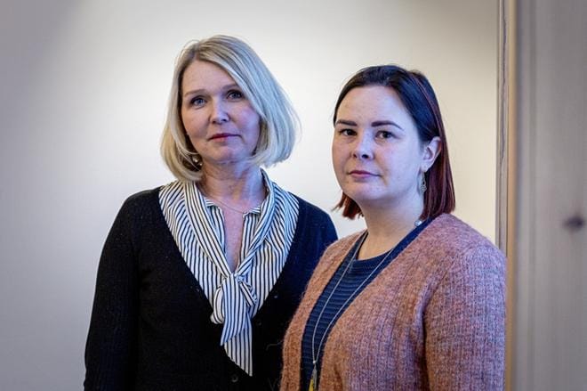 Suvilahden koulun rehtori Anne Kärki ja OAJ Vaasan paikallisyhdistyksen puheenjohtaja Riina Mäkelälammi pitävät kolmen päivän lomautusuhkaa pahimpana mahdollisena ratkaisuna perusopetuksen ja varhaiskasvatuksen säästötoimiin. KUVA: PAULA KASKIMAA