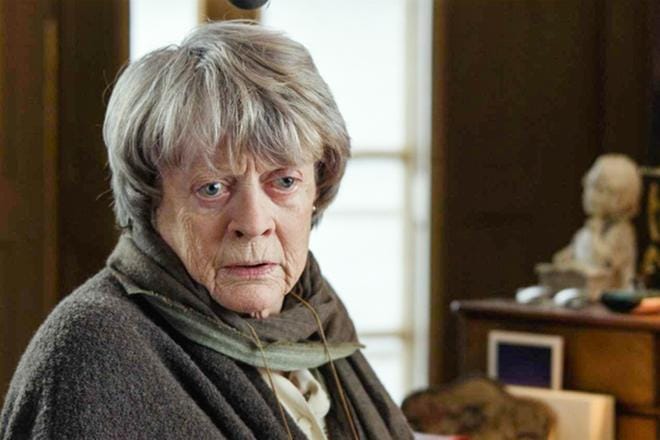 Vanha nainen Pariisissa -elokuvassa amerikkalaismies perii Pariisista asunnon, jonka mukana tulee sen asukas Mathilde Girard (Maggie Smith). KUVA: Yle Kuvapalvelu