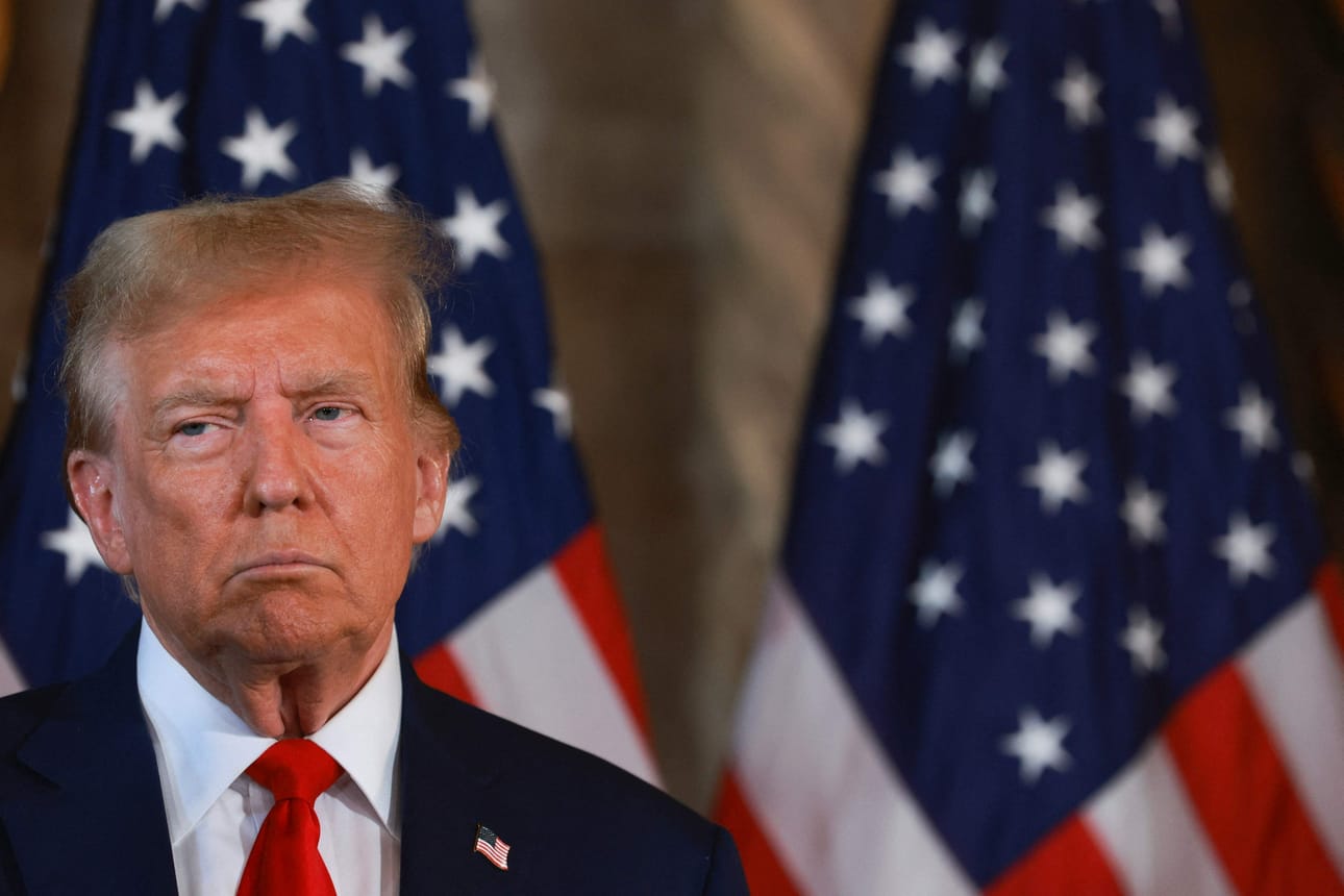 Donald Trumpin väitetään syyllistyneen lukuisiin kirjanpitorikoksiin peitellessään Stephanie Cliffordille vuoden 2016 presidentinvaalien alla maksettuja niin sanottuja hyssyttelyrahoja. LEHTIKUVA/AFP