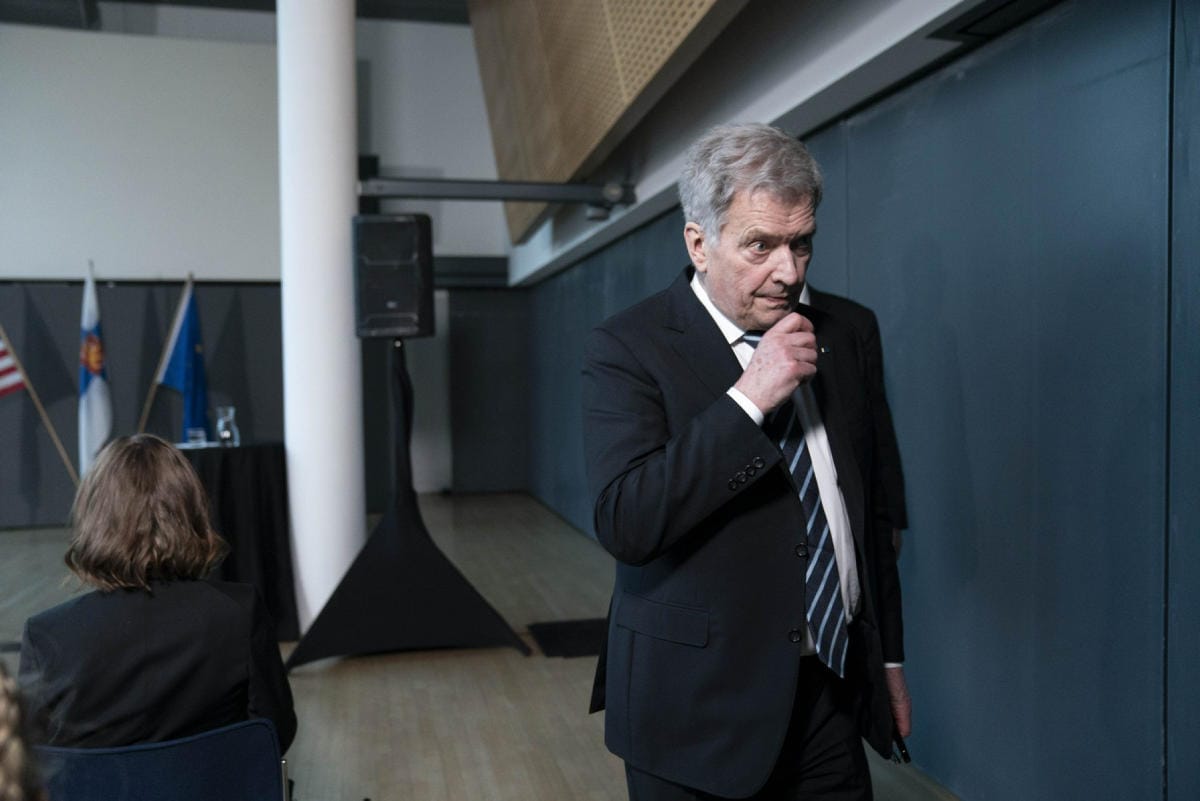 Presidentti Niinistö poistumassa tiedotustilaisuudesta Washingtonissa. LEHTIKUVA / SARAH SILBIGER