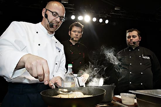 Valkosipuliyön tähtikokit Jussi Kumpulainen, Sami Garam ja Janne Pekkala.