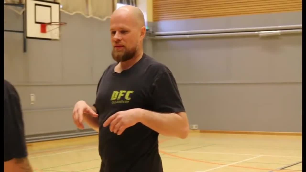 Itsepuolustustaitoja nuorille