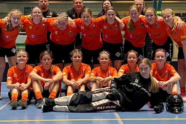SB Vaasan T16-joukkue varmisti loppukautensa jatkumisen SM-sarjassa. Joukkuetta valmentavat Milla Laiho ja Martti Luoto. Kuva: Anu Schulte-Tigges