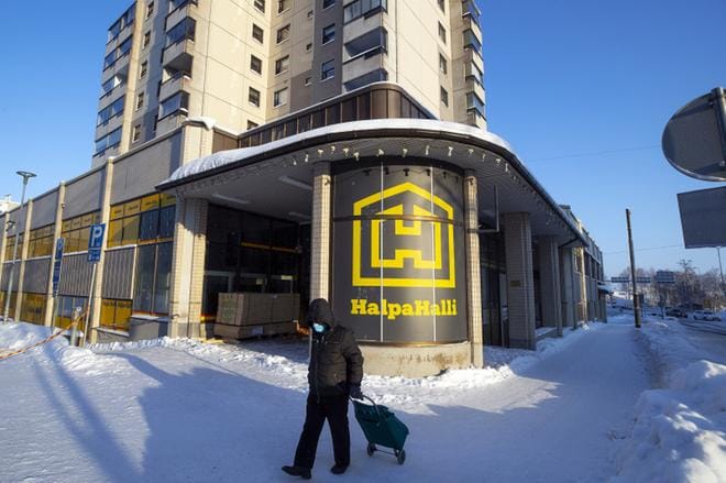 Ainakin yksi tyhjentynyt toimitila saa uudet toimijat Vaasassa. Vaasanpuistikko 19:n ensimmäinen kerros saa päivittäistavarakaupan ja toiseen kerrokseen tulee ainakin laboratoriotoimintaa. KUVA: JARNO PELLINEN