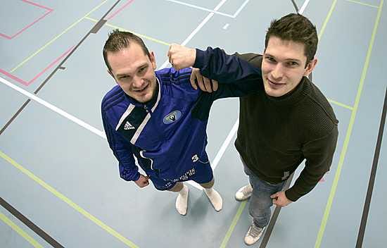On lihasta, on pituutta ja on pilkettä: Sun Volleyn keskipelaaja Juha Aho (vas.) ja hakkuri Marko Aho