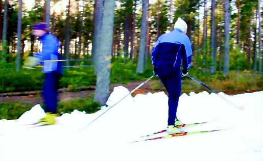 Innokas hiihtäjä. Kun aikaisin aloittaa niin pitkälle ennättää. Viime talvena Tuula Sassi sivakoi lähes 2000 kilometriä.