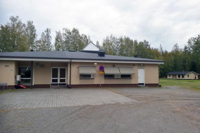 Kauhavan seurakunnan ensi kesän rippileirejä pidetään sekä Ojutjärvellä (kuvassa) että Kortesjärven Palojärvellä, jos Ojutjärven leirikeskus ei mene kaupaksi. KUVA: MIA KÄRKKÄINEN