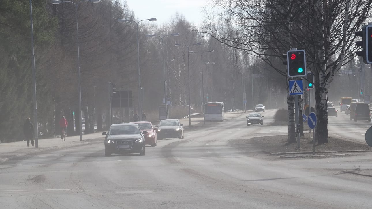 Oulun ilma oli harmaana katupölyn vuoksi.
