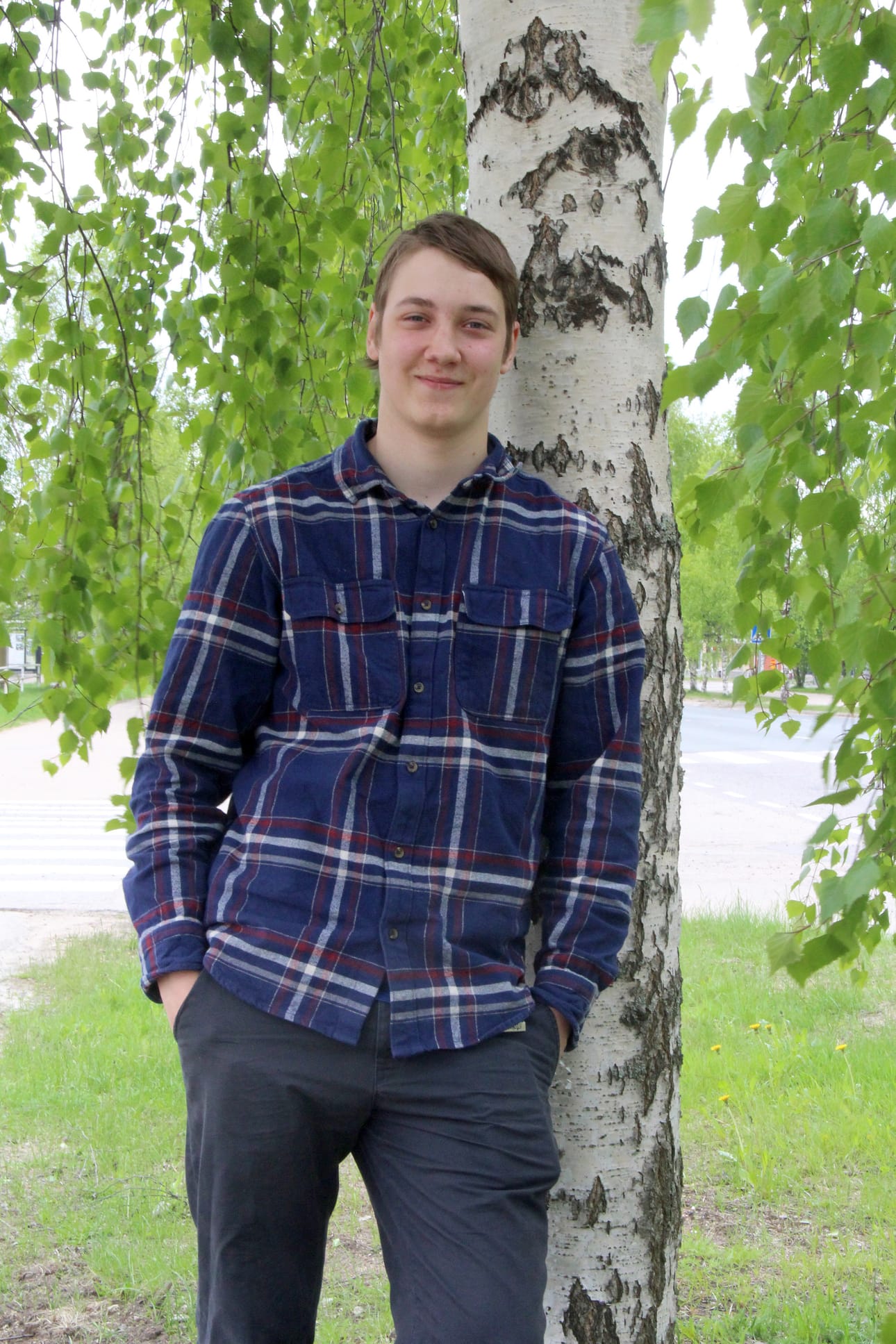 Ylioppilas Tapio Seppäsen mielestä kesällä on mukava, kun on sopivasti työtä ja vapaata aikaa kavereiden kanssa olemiseen.