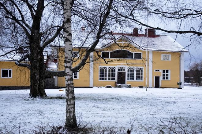 Ähtärin vanha pappila on nyt tyhjillään. Kirkkovaltuusto päätti laittaa sen myyntiin. Seurakunnalla ei keskeisellä ole rakennukselle käyttöä. KUVA: ELLA NURMI