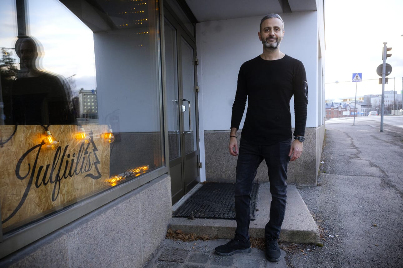 Julfiilis pidetään tänä vuonna kulttuuritalo Funkkiksella Maasillan kupeessa. – Harmaa joulukuun sää ei haittaa, teemme sisälle valoilla tähtitaivaan, järjestäjä Bassel Dalloul sanoo.