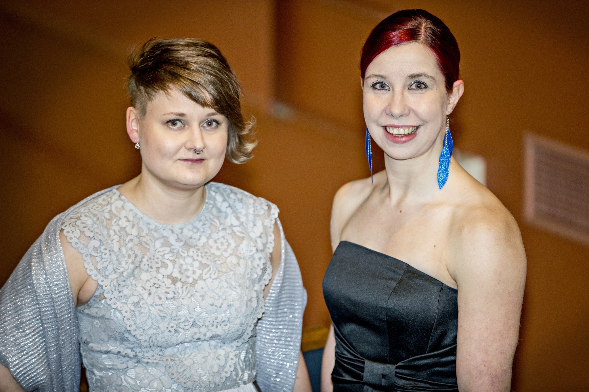 Shitty City Rollers -joukkueen edustajat Mari Laiho (vas.) ja Piritta Parhi olivat mukana urheilugaalassa.