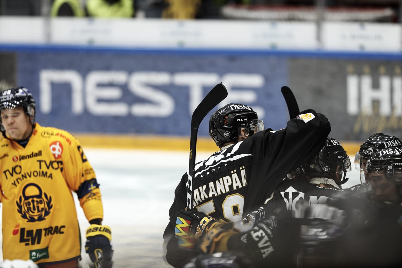 Kärpät palasi Raksilassa lauantaina voittojen tielle perjantain Sport-tappion jälkeen kaatamalla Rauman Lukon kotona lukemin 3-0.