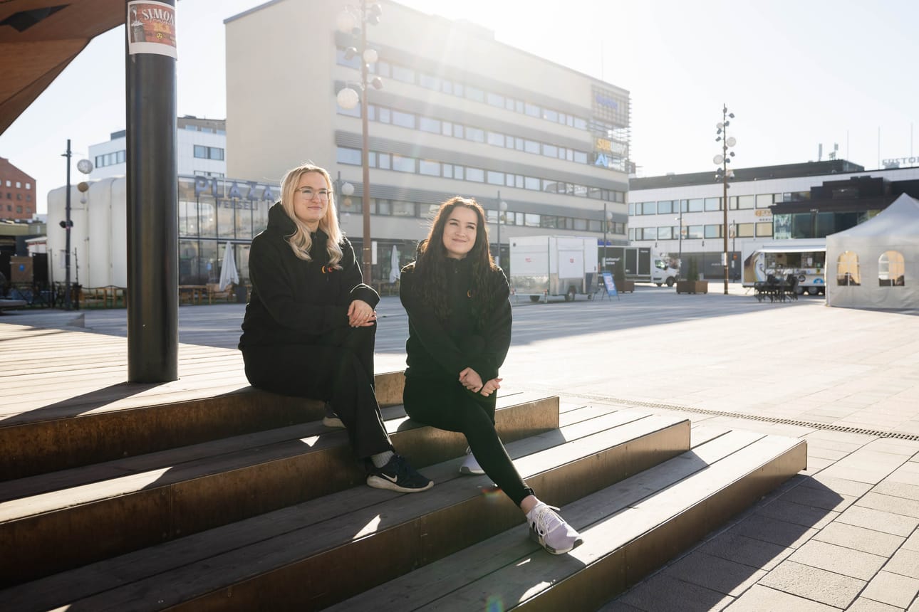 Makukadun tuottajat Veera Tähtinen (vas.) ja Melina Uusitalo haluavat elävöittää Seinäjoen keskustaa.