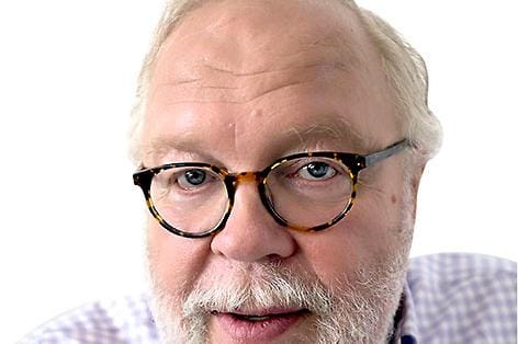 Maastopalossa tuhoutunut Paradisen kaupunki on lohduton näky. Autonraato seisoi palaneen liikehuoneiston edessä. KUVA: PETER DASILVA / EPA