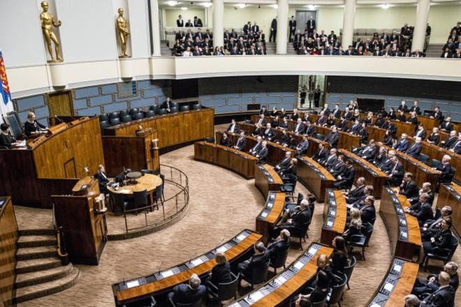 Eduskunta kokoontui viime viikolla tasavallan presidentin virkaanastujaisten kunniaksi. Kansanedustajien tämän vuoden asialistalle kuuluvat muun muassa lokakuun maakuntavaalit.KUVA: JOEL MAISALMI