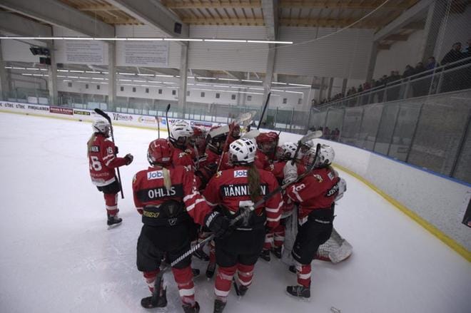 Sportin naiset ovat lähellä nousua pääsarjaan. KUVA: JARNO PELLINEN