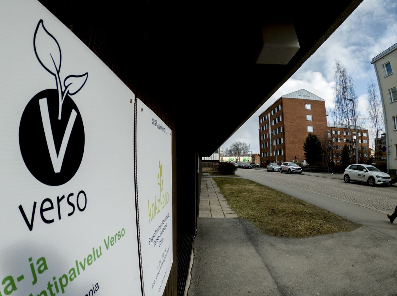 Verso-nimestä syntyi kiista OYSin ja oululaisen terapiayrityksen välille. OYS päätti sekaantumisten vuoksi luopua OYS Verso -nimen käytöstä.