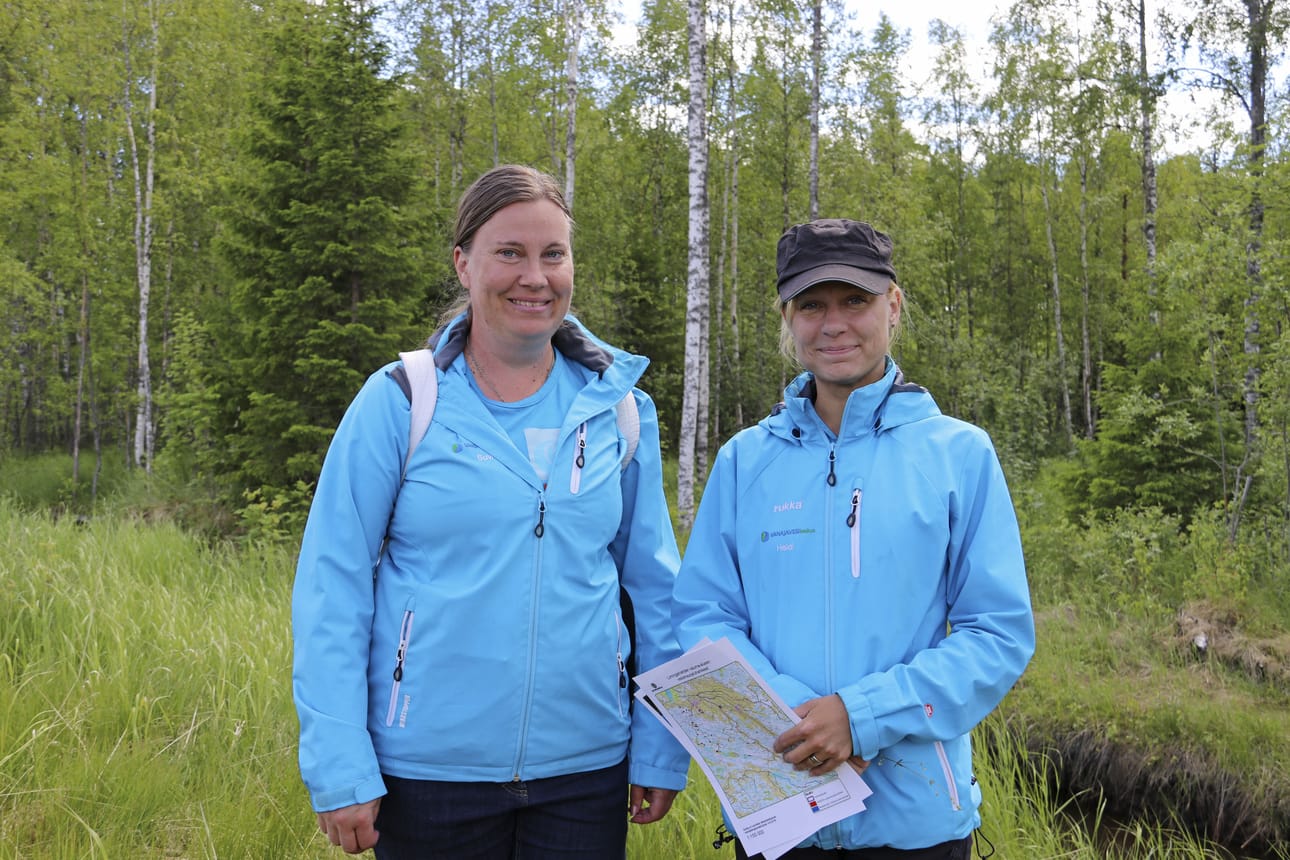Suvi Mäkelä ja Heidi Kontio olivat vaikuttuneita kuntapuolen panoksesta vesiensuojeluhankkeissa.