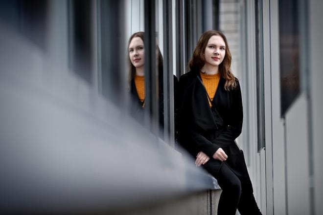 Suomalaisia arvostetaan paljon Ruotsissa. Annie Yli-Leppälä vietti kesän Tukholmassa tehden töitä ruotsalaisessa vanhainkodissa. Kesä antoi runsaasti näkökulmaa suomalaiseen hoitotyöhön. Suomalainen hoitaja voisi esimerkiksi ottaa mallia rennosta ja avoimesta työkulttuurista. kuva: tomi kosonen