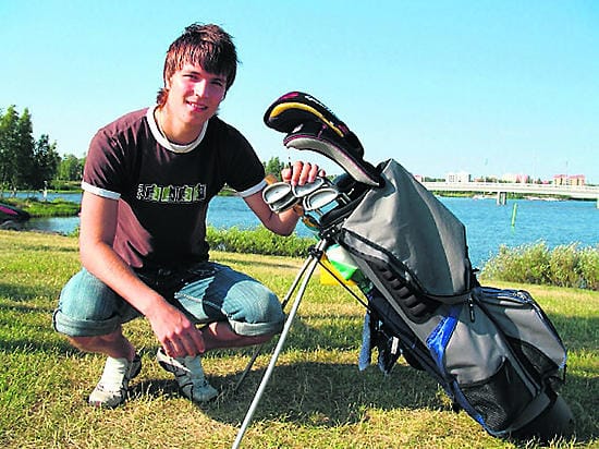Matias Perkkiö kertoo, että golfaajan mailalaukku sisältää neljätoista erilaista mailaa. Mailat toimivat eri tavoin ja vaativat erilaisen lyönnin olosuhteista riippuen.