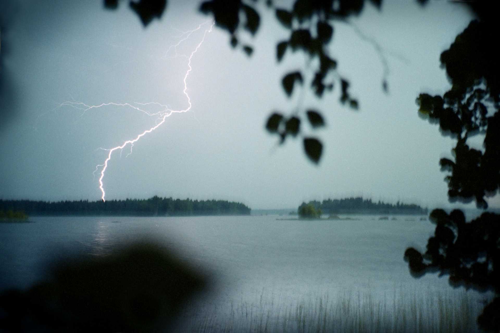 Ilmatieteen laitos on laskenut salamat: Ennätysvähän!