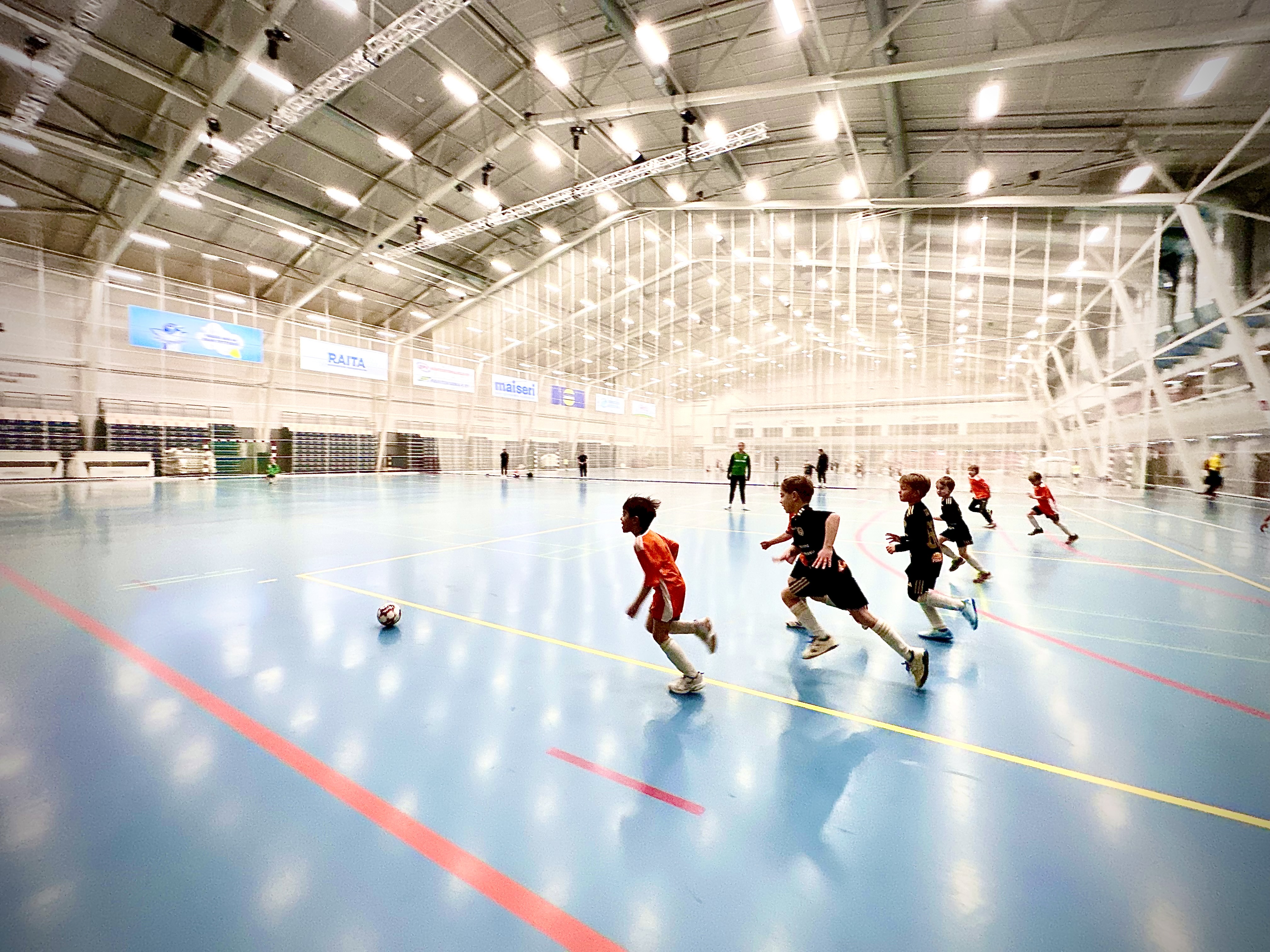 Seinäjoen Futsal-liiga liikuttaa satoja lapsia – Energialiiga muutti Pruntista pakkasta pakoon Areenaan