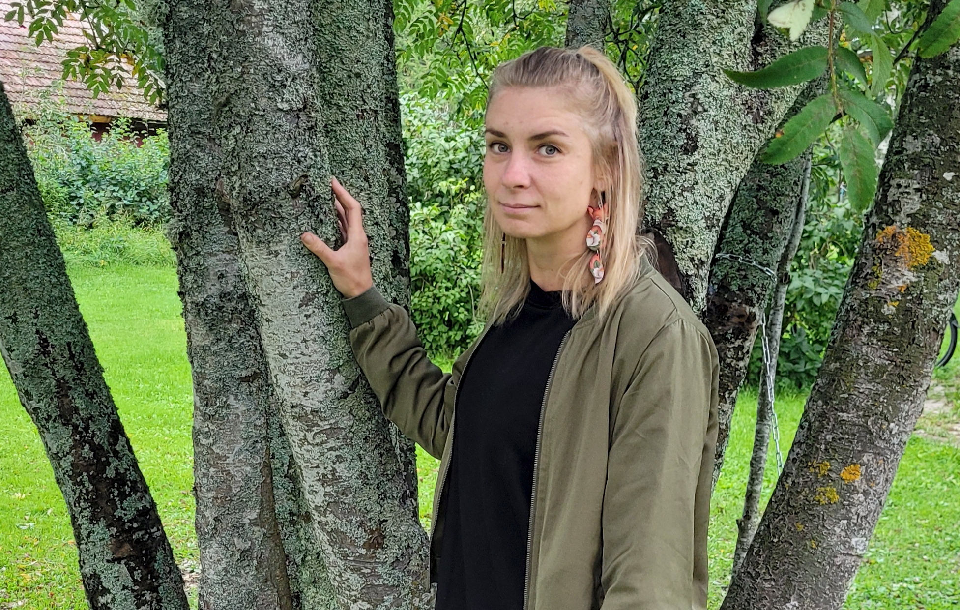 Taukoa kavioliitosta – etsivä nuorisotyöntekijä Anniina Parttimaa kohtaa työssään nuoria ja rentoutuu hevosten parissa