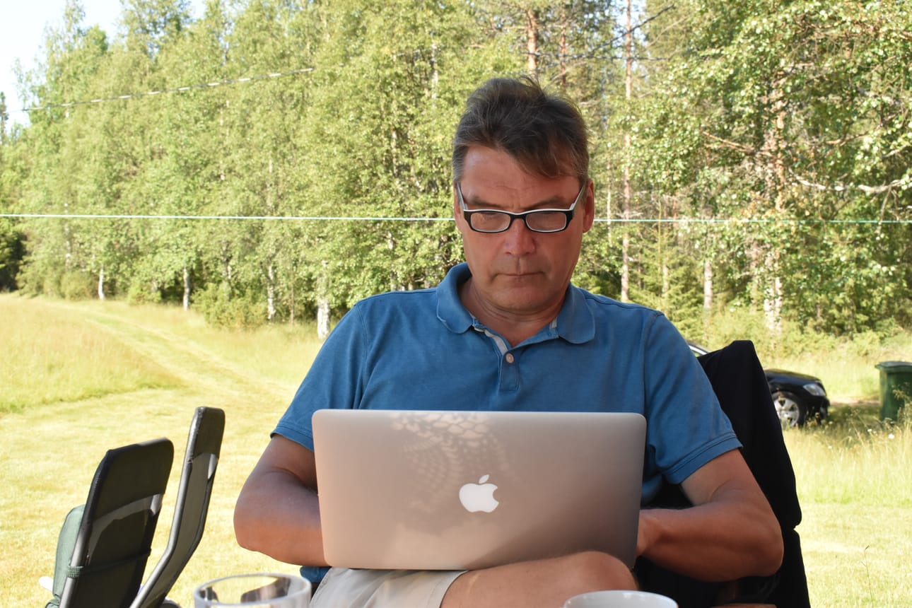Paavo Virkkunen viettää kesälomansa Taivalkoskella lähellä syntymäkotiaan ostetulla tilallaan.