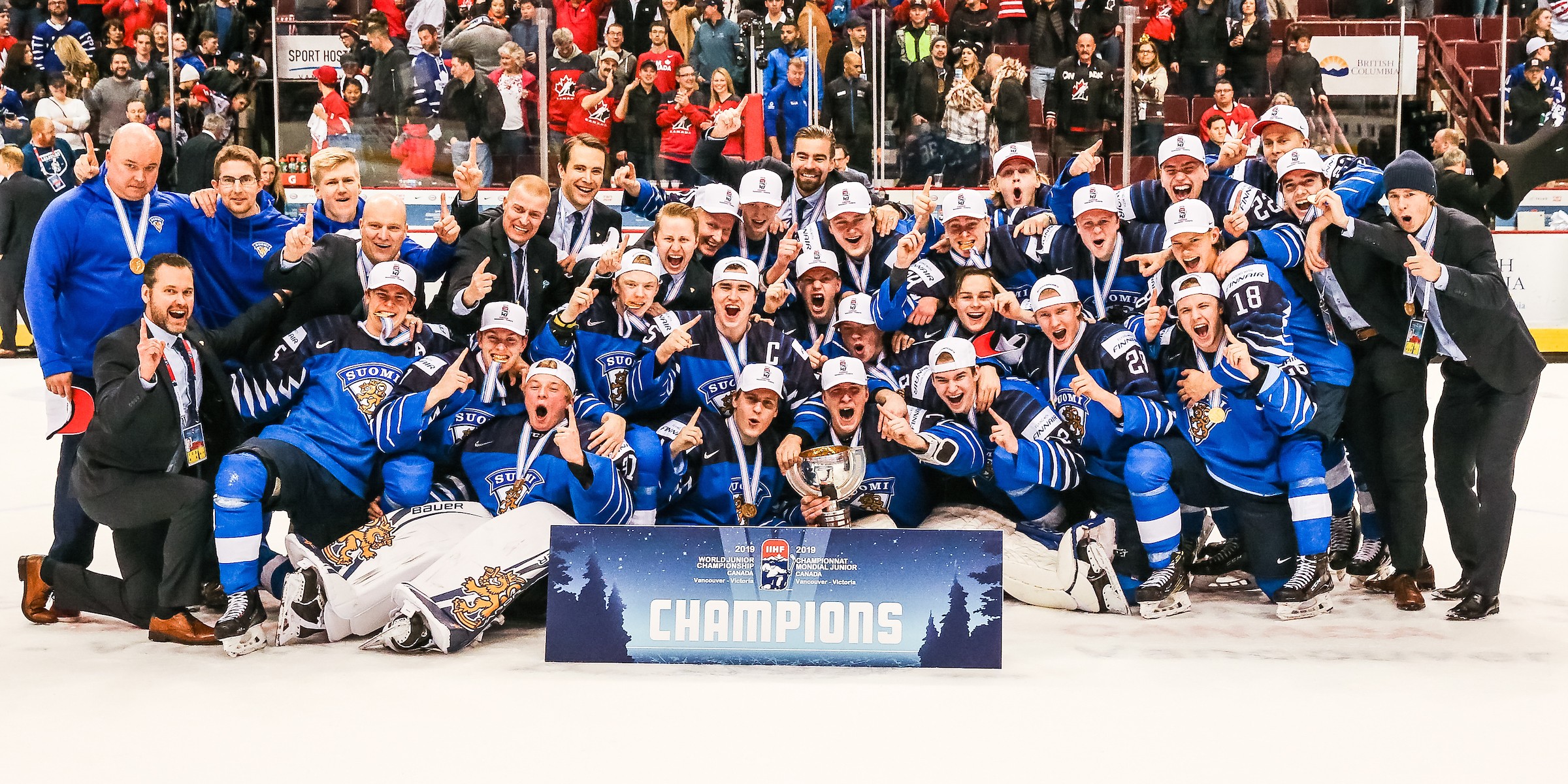 Suomi voitti jääkiekon alle 20-vuotiaiden maailmanmestaruuden sunnuntain vastaisena yönä Kanadan Vancouverissa.