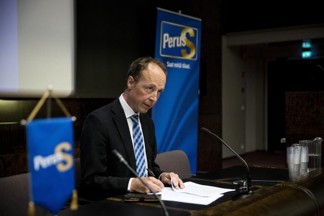 Puheenjohtaja Jussi Halla-aho puhui torstaina perussuomalaisten eduskuntaryhmän kokouksessa, joka järjestettiin eduskunnan auditoriossa. Sen liepeille ei ollut asiattomilla pääsyä. KUVA: Joel Maisalmi