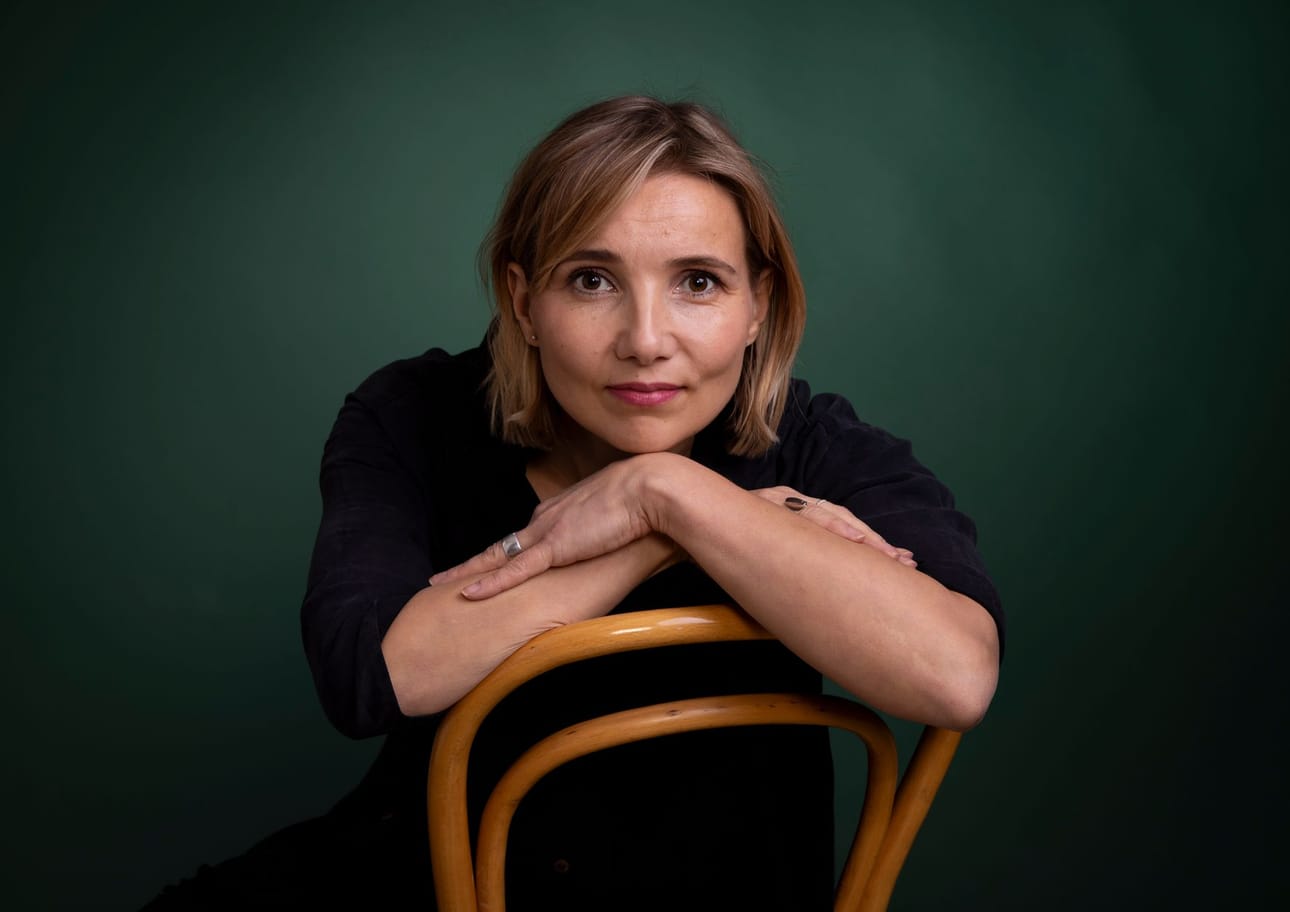 Kirjailija ja toimittaja Jenni Räinä jakaa viisi vinkkiään vuodelle 2026.