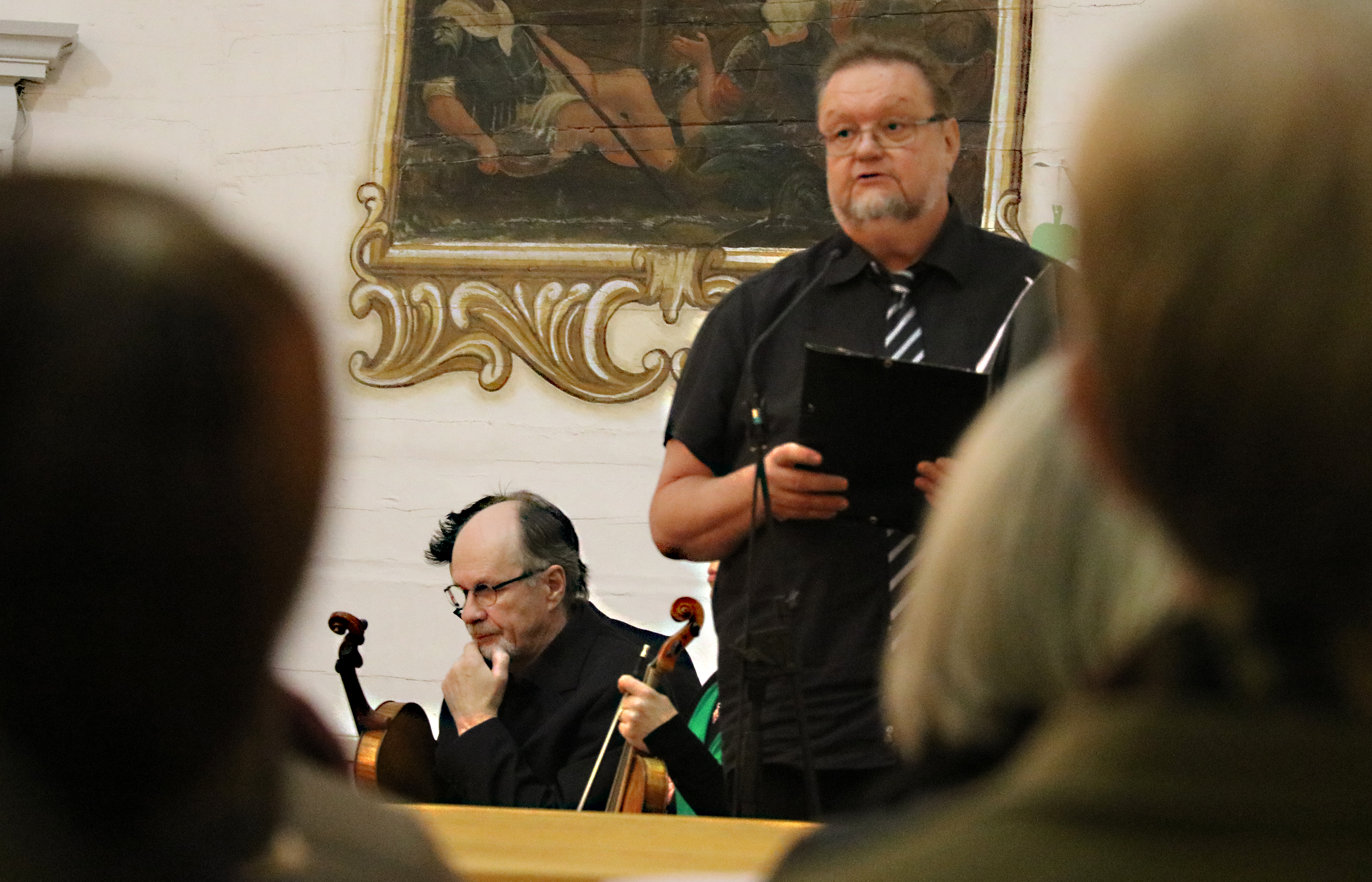 Yleisradion musiikkitoimittaja Risto Nordell taustoitti jousikonserttojen historiaa.