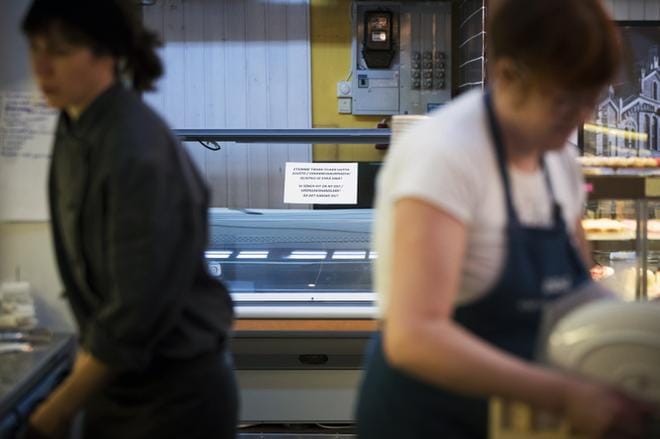 Juustoja ja pizzoja myyvä Ostfabriken irtisanoi sopimuksensa ja sulki juustotiskinsä. Liike ehti toimia kauppahallissa kaksi vuotta. KUVAT: JARNO PELLINEN