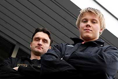 Tulevaisuuden tähtipelaaja Mikael Granlund (oik.) ammentaa oppeja Jari Laukkasen alaisuudessa.