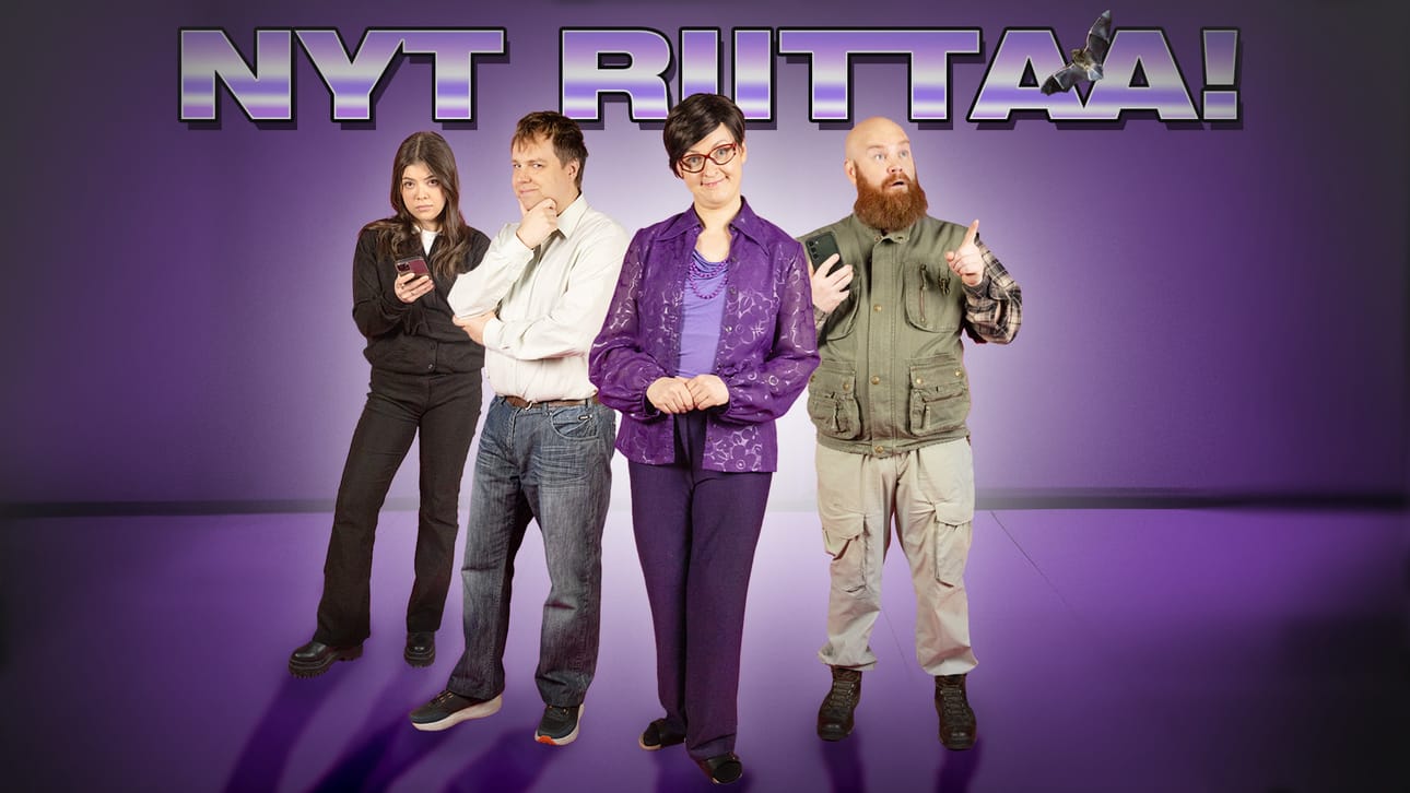 Riitta Pukari (Jenni Poikelus, etummaisena) tähtää valtuustoon. Kampanjatiimissä Angela Nurmi, Aki Kuukasjärvi ja Joonas Kääriäinen. Kuva: Yle Pressi