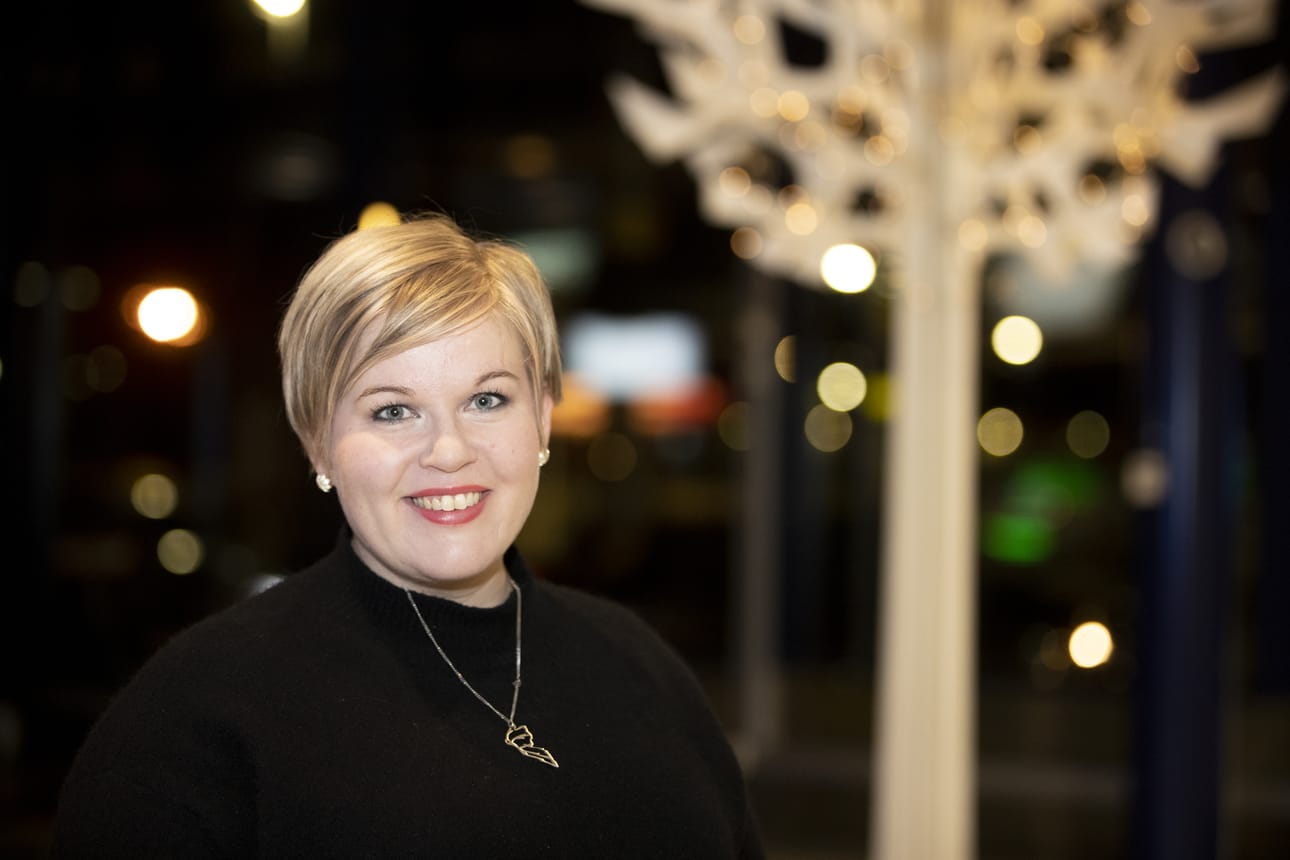 Annika Saarikko uskoo, että ennen pitkää poliittisten ääripäiden huutelu tarvitsee vastavoiman, jolloin tarvitaan taas keskustaa.
