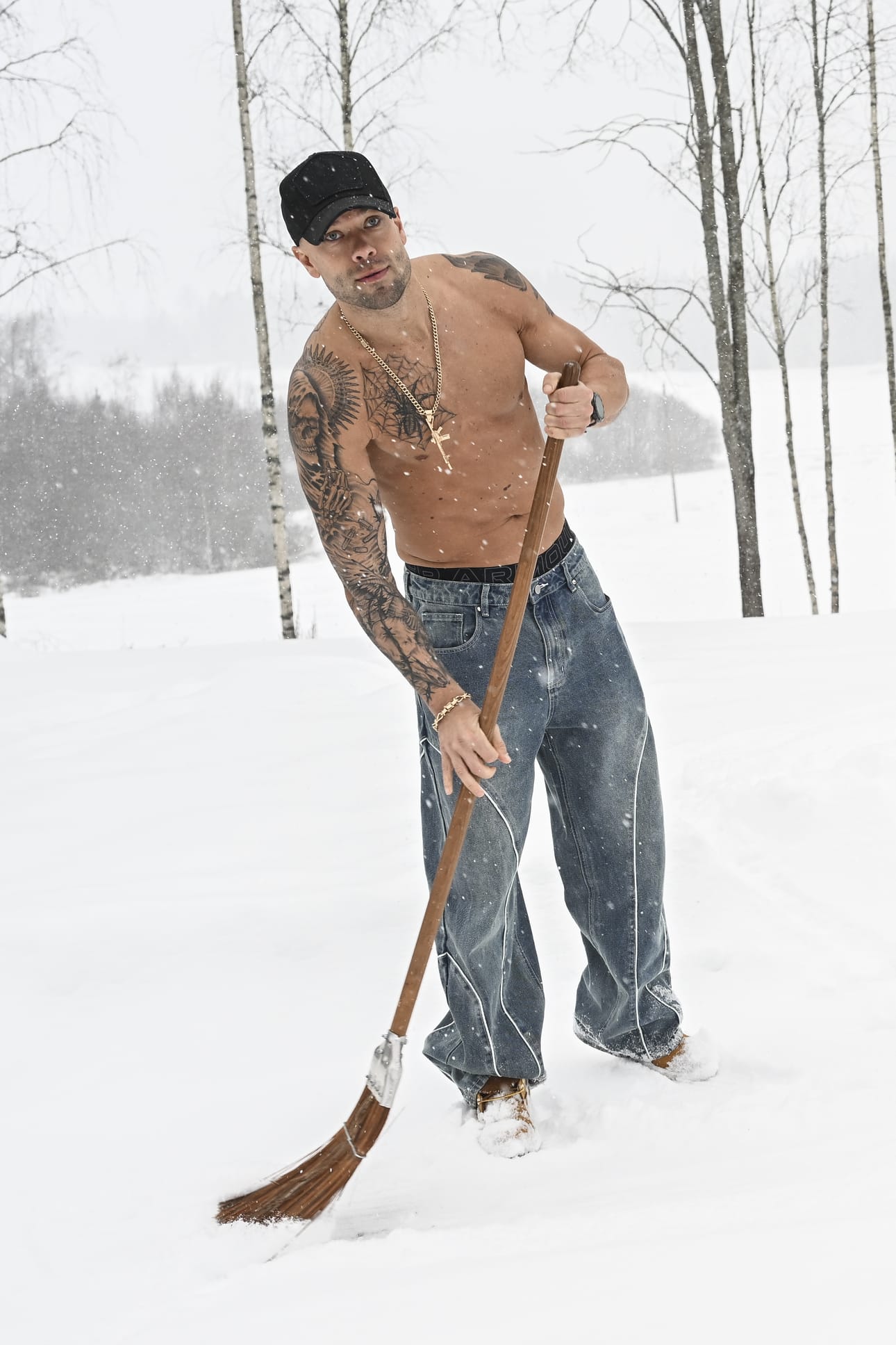 Petäistö on saanut apua julkisuuden käsittelemiseen muun muassa rap-artisti Pikku G:ltä eli Henri Vähäkainulta.