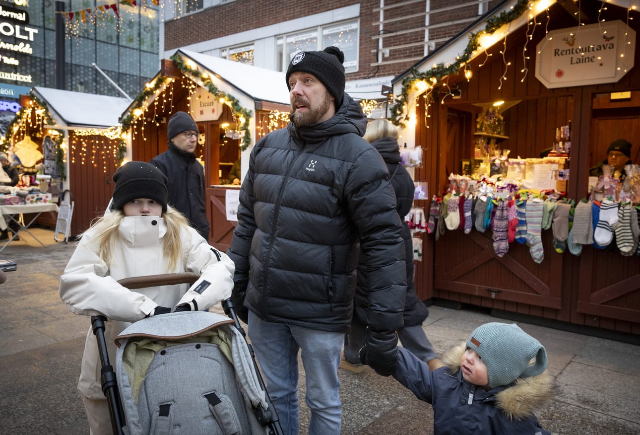 Veli-Pekka Kotikumpu (kesk.) oli sitä mieltä, että Tiernatori on mukava paikka käydä. Vasemmalla kuvassa Alisa ja oikealla Aatos.