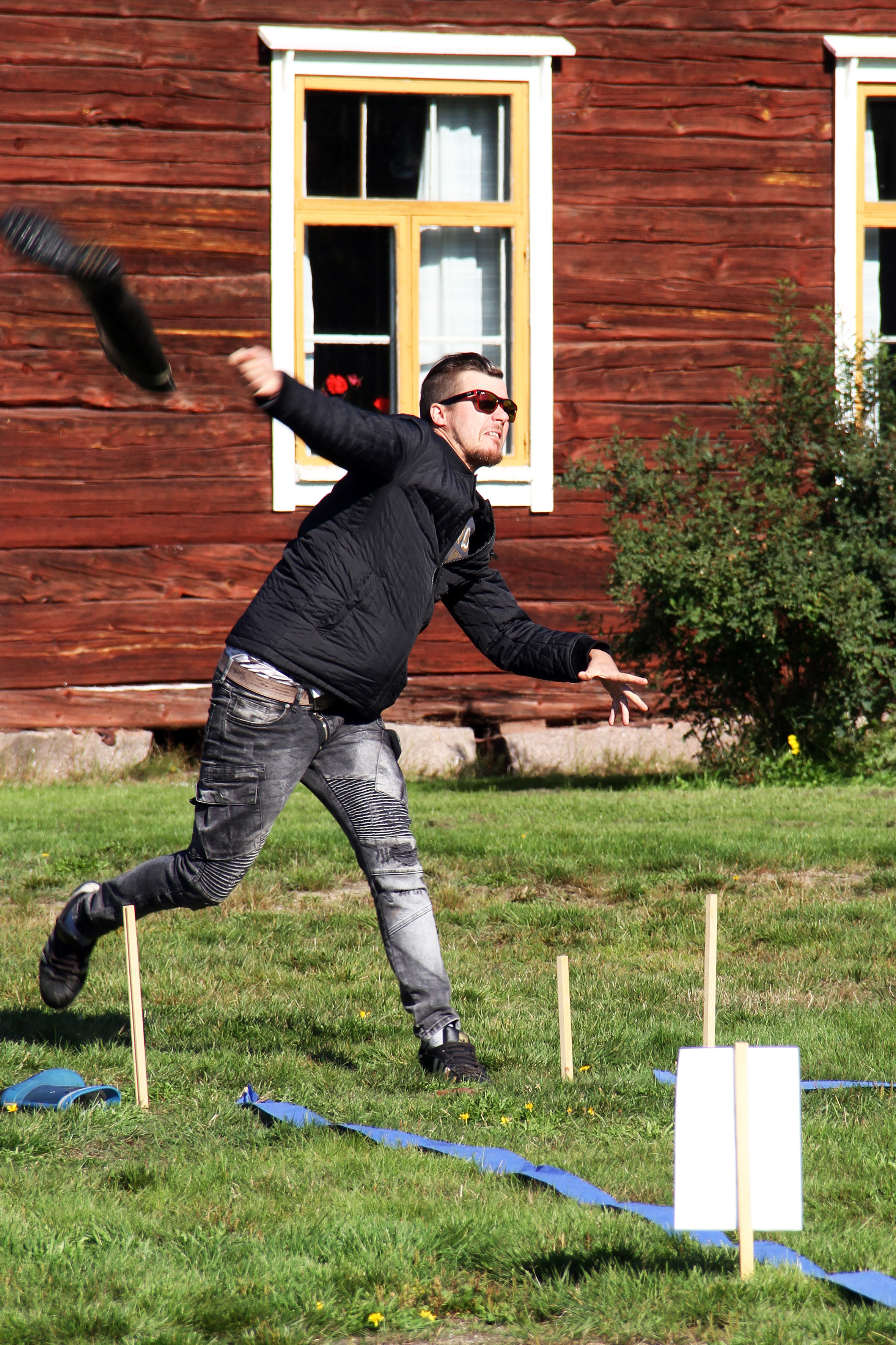 Sami Laamasen saapas lensi kauas, muttei ihan voittoon asti.