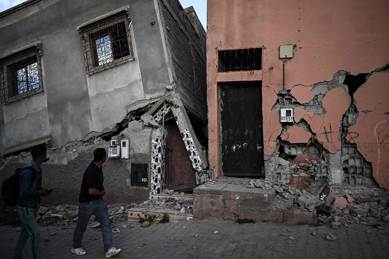 Marokon maanjäristyksen uhriluku lähenee jo 2500:aa. Kuva on Moulay Brahimin kylästä al-Haouzin alueella. LEHTIKUVA / AFP