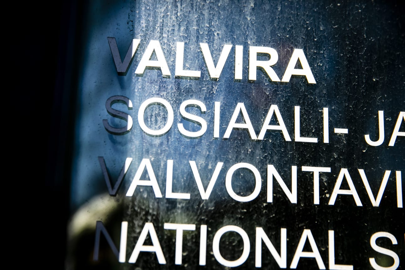 Valviran ylijohtajan Markus Henrikssonin mukaan rikosoikeuden professorin antama asiantuntijalausunto ei anna aihetta dramaattisiin muutoksiin hoivakotien valvontatyössä.