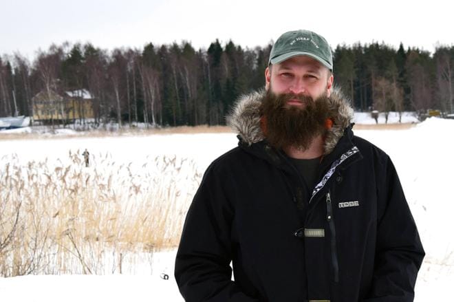 Mikko Manninen haluaa säilyttää kaupungin rannat avoimina kaikille. Tavoitteena on, että Pikisaaren julkinen sauna olisi valmis tämän vuoden puolella. Kuva: Raija Koivisto